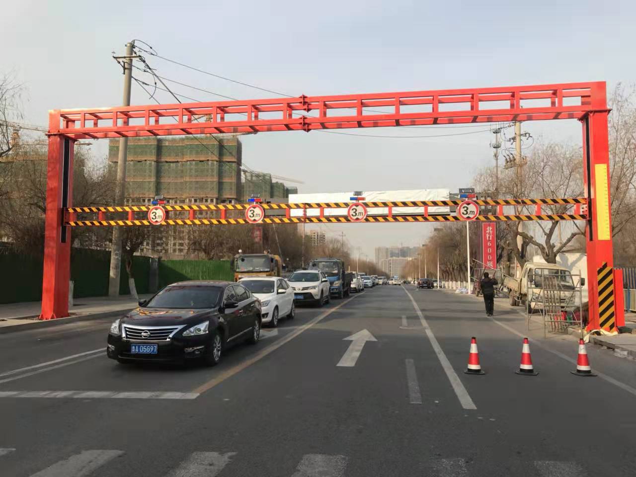 供應固定式電動升降限高架 手動限高桿 智能限高桿(圖1) \